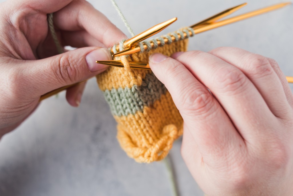 knit below - small