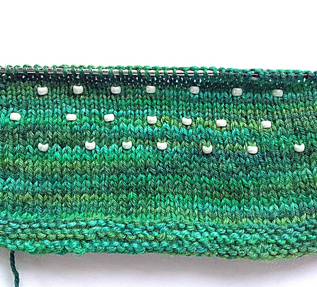 How to Crochet with Beads (without pre-stringing) - Crafting for Weeks