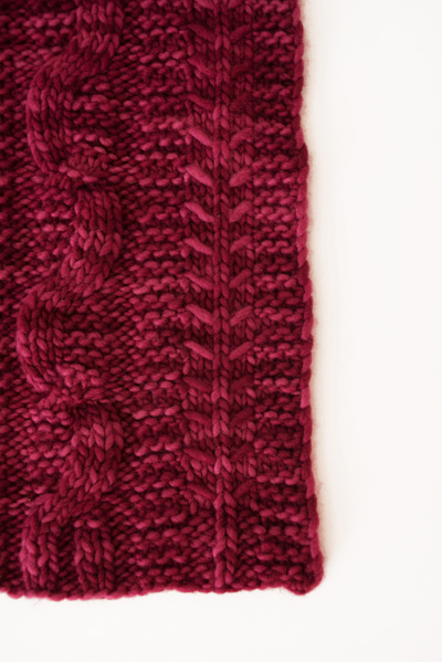 candy apple cable scarf detail